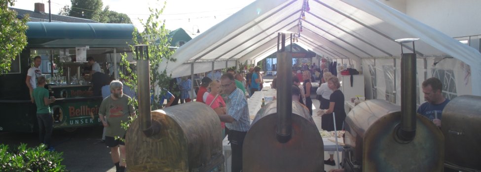 Das Flammkuchenfest in Knittelsheim findet jedes Jahr im Juni am Gemeindehaus statt.