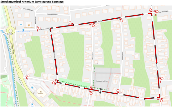 Karte des Streckenverlaufs für das Kriterium am Samstag und Sonntag in Bellheim. Die Rennstrecke verläuft als innerörtlicher Rundkurs und ist durch eine schwarze Linie mit roten Fahrtrichtungspfeilen gekennzeichnet. Der Kurs führt über die Straßen Im Fortmühlfeld, die Straße Im Gässel, die Spiegelbachstraße und die Zeiskamer Straße zurück zum Ausgangspunkt. Start und Ziel befinden sich in der Zeiskamer Straße auf Höhe des Festplatzes Bellheim. Entlang der gesamten Strecke sind Straßensperrungen und Verkehrseinschränkungen eingerichtet. Während der Rennen ist die Zufahrt zu den unmittelbar anliegenden Straßen nur eingeschränkt möglich.