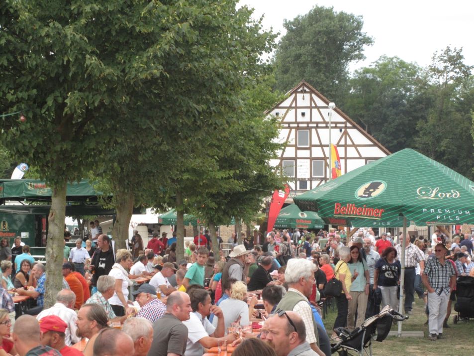 Das Oldtimertreffen in Ottersheim findet alle 2 Jahre an der Oldtimerscheune statt