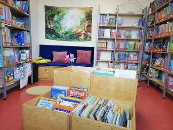 Zeitschriften, CD's, DVD's und Spiele für Jung und Alt können ausgeliehen werden