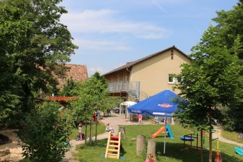 Kath. Kindertagesstätte St. Georg in Knittelsheim Kath. Kindertagesstätte St. Georg in Knittelsheim