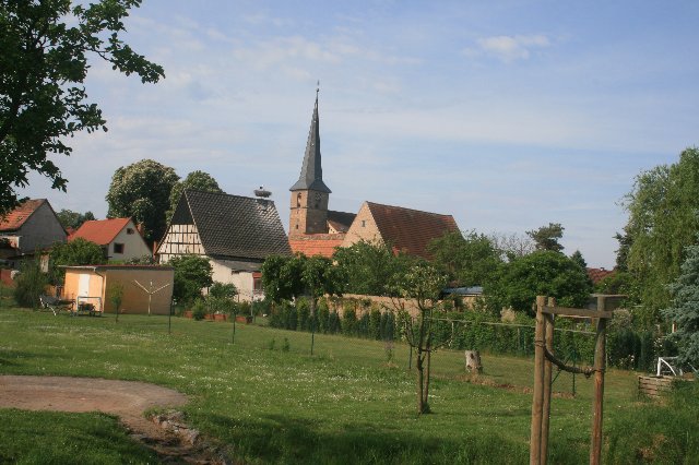 Blick auf die katholische Kirche in Knittelsheim